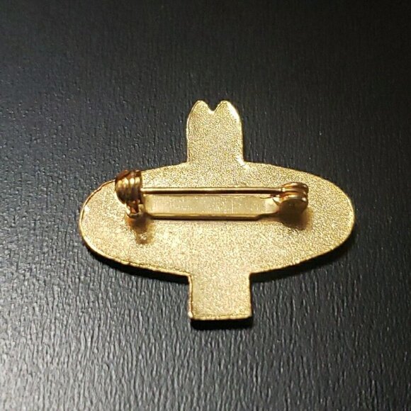 Vail Colorado Ski Resort souvenir Pin back Backpack hat pin - Picture 2 of 3